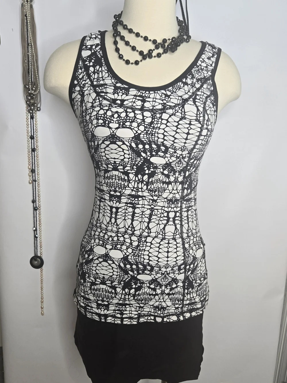 Vintage Lululemon  Black & White Abstract  Scoop Tank